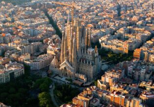 la sagrada familia aerial shot