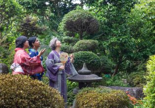 guests wearing Japanese kimono at Hagi homestay
