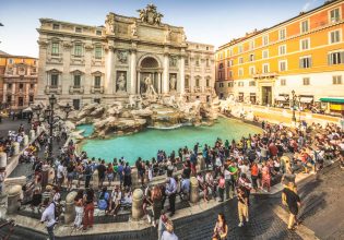 Tourists at Trevi Fountain.