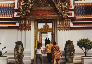 Bangkok temple entrance