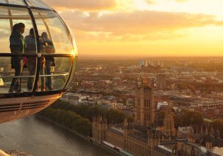 The London Eye at dusk
