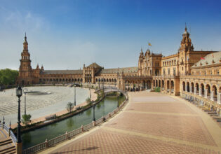 the Plaza de España in Seville