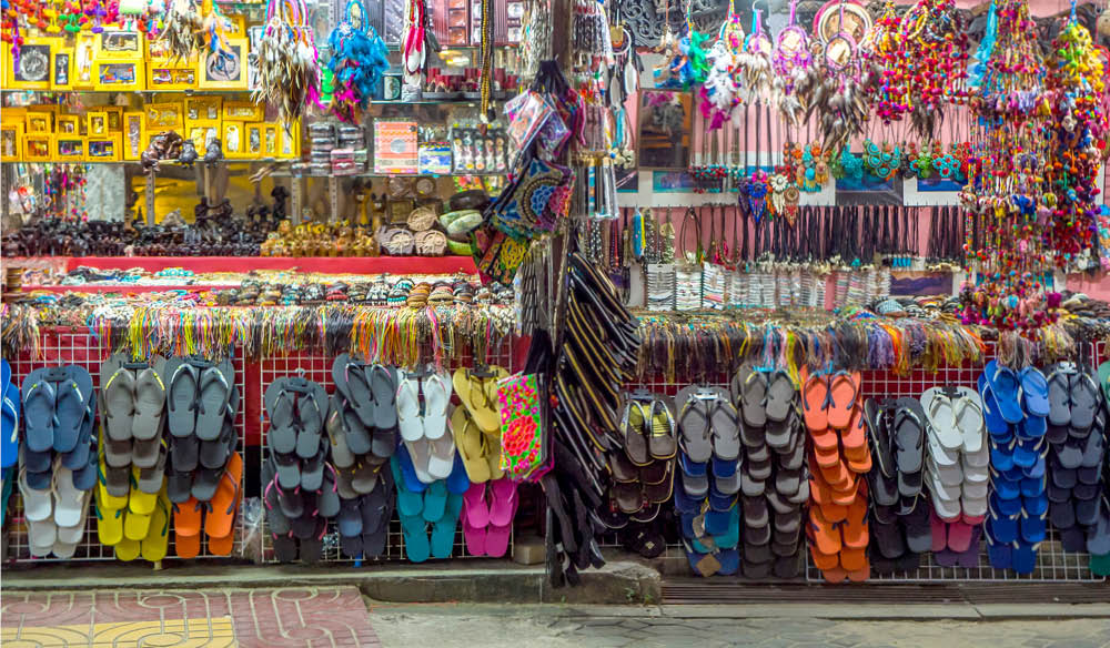 markets bangkok shopping food clothes discover sights bars art attractions