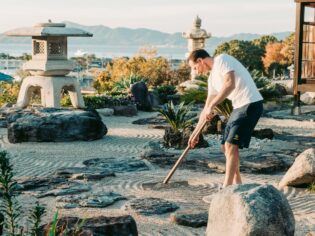 Karesansui is the meditative practice of aesthetic discipline. It's about impermanence, focus and calming the mind