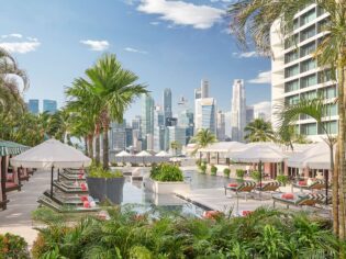 rootop pool at mandarin oriental marina bay singapore hotels