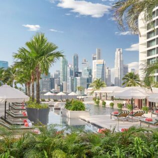 rootop pool at mandarin oriental marina bay singapore hotels