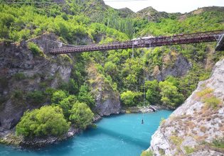 Kawarau River was the world's first commercial bungee site